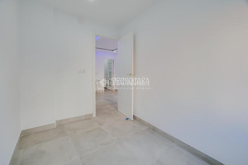 Foto cb1d1eeb-5a55-4f6e-a16e-e410ee3a2e2c. Piso  en venta en Santa Rosa Santa Coloma de Gramenet