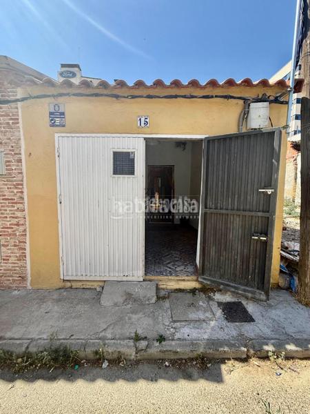 Foto ac8e30d3-b986-4b1a-a700-3f0a0f854185. Casa aparellada amb calefacció a Palomeras Sureste Madrid