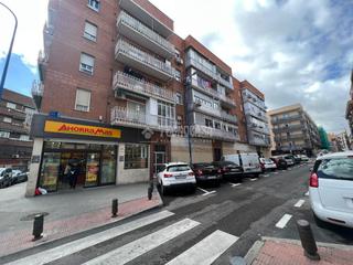 Parking coche en Casco Antiguo. Boxplaza de garaje en venta en leganés