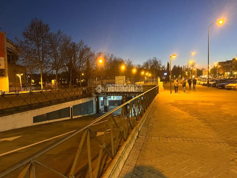 Foto 0e902f85-838e-4333-ad08-2bf3712f517e. Aparcament cotxe a Flores Leganés