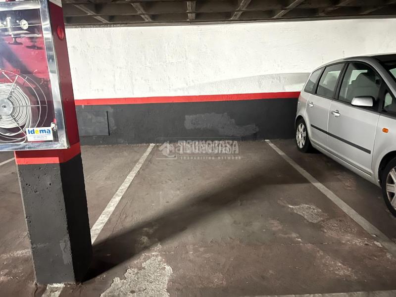 Foto b3a66aab-e002-4418-a5dd-169557406bd0. Aparcament cotxe a Flores Leganés