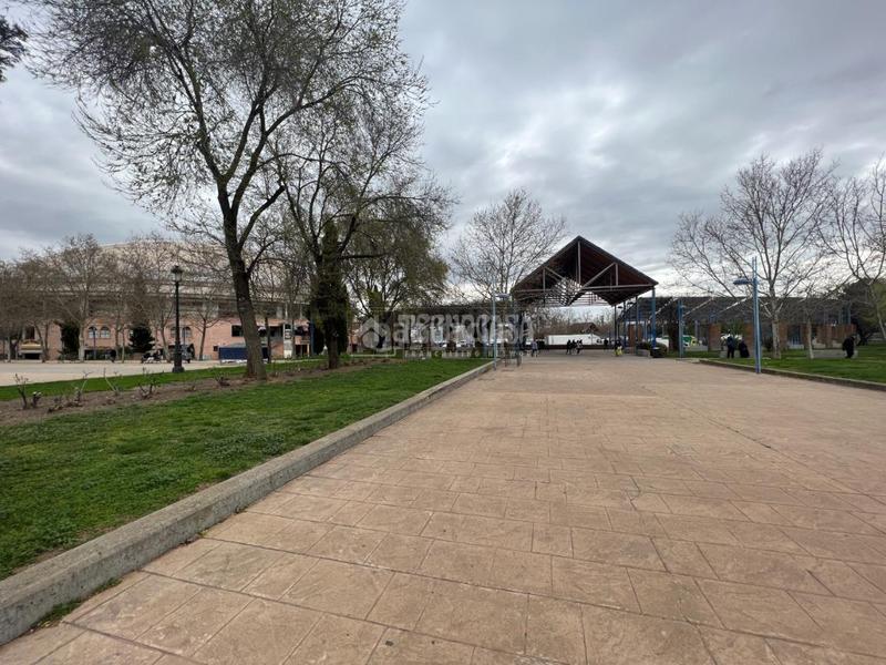 Foto b9b942b7-a401-4be1-8106-1eb50df53d08. Aparcament cotxe a Flores Leganés