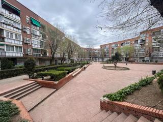 Estudi en Flores. Piso en venta en legans