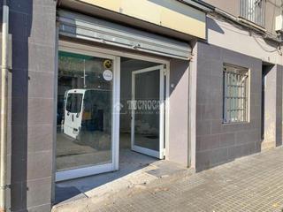 Local commercial dans Singuerln. Almacn en venta en santa coloma de gramenet