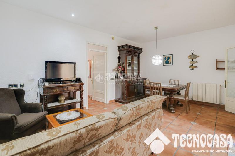 Foto ffebe5f5-1dee-4c03-b803-405431f8454b. Piso  en venta en Singuerlín Santa Coloma de Gramenet