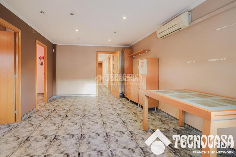 Foto ebb875cd-e23d-4451-abe4-be375c8a04ba. Appartement dans Singuerlín Santa Coloma de Gramenet