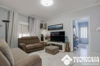 Casa in Singuerlín. Casa en venta en santa coloma de gramenet