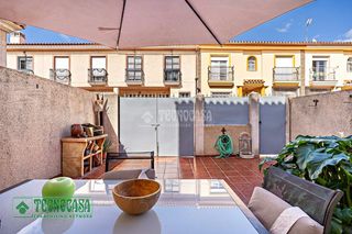 Doppelhaus in Estación de Cártama. Casa en venta en cártama