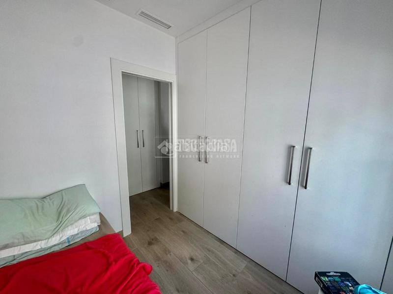 Foto a0ace0f7-6ce6-4418-829a-6767026fe515. Casa pareada casa en venta en puerto de Estepona Estepona