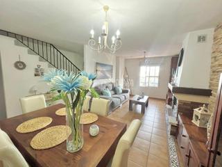 Maison jumelée à Cancelada. Casa en venta en estepona