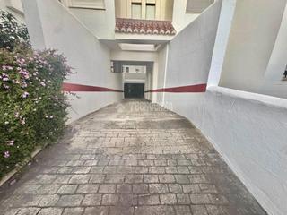 Parking voiture à Puerto de Estepona. Boxplaza de garaje en venta en estepona