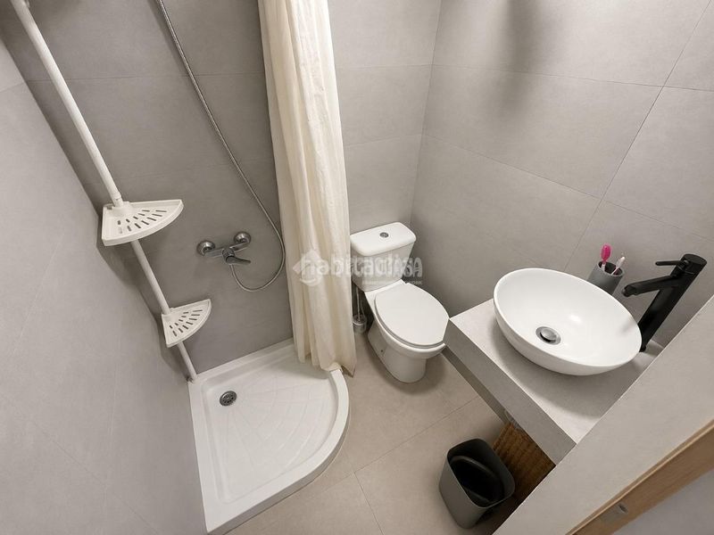 Foto 0d70c7eb-8bfd-4612-b9d7-4d9b57eb15bc. Casa aparellada a puerto de Estepona Estepona