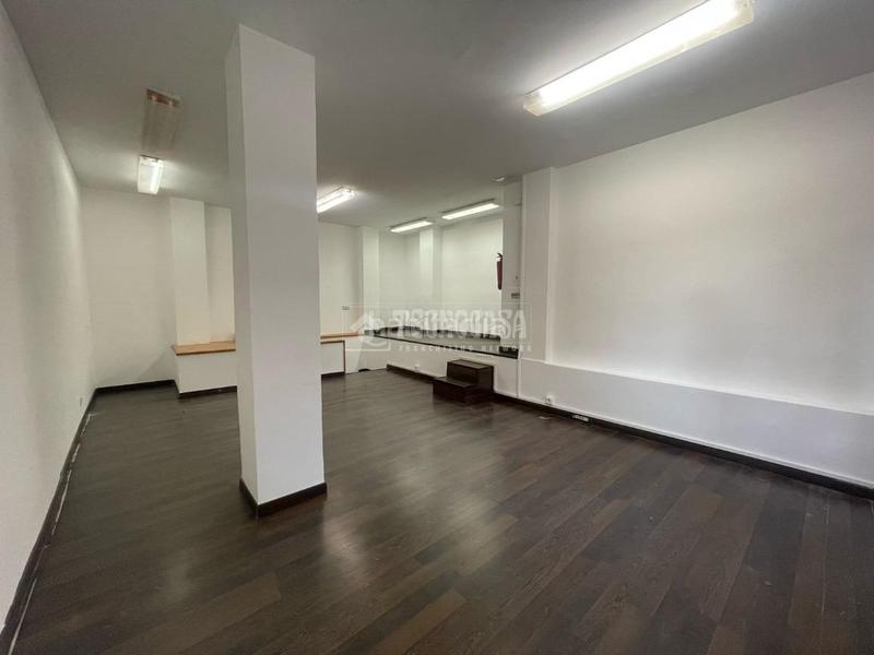 Foto 2802294f-1823-4cc7-bdce-2c9921dca4b3. Local comercial  en venta en Apóstol Santiago Madrid