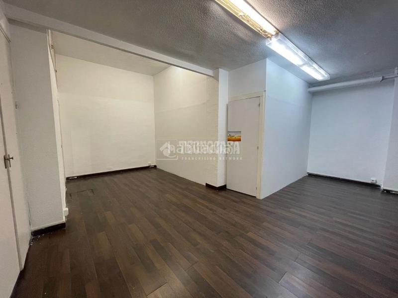 Foto 328e09e8-a3e5-4a2b-aca3-46aeb935e1e4. Local comercial  en venta en Apóstol Santiago Madrid