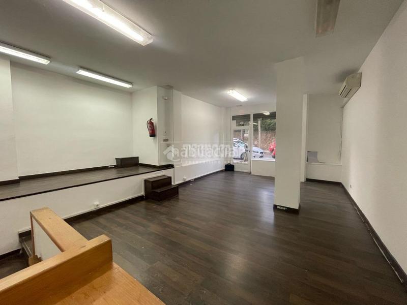 Foto 5f0a1a04-1d7a-4c2a-afa5-4f4cb49ddc22. Local comercial  en venta en Apóstol Santiago Madrid