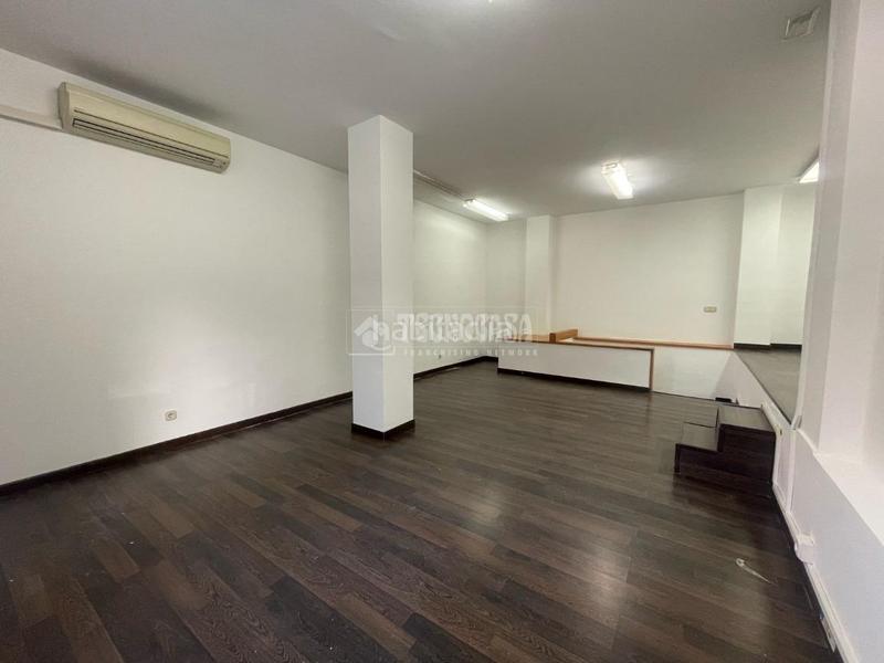 Foto 979ca750-9f93-49bc-8b4c-455360cf84d3. Local comercial  en venta en Apóstol Santiago Madrid