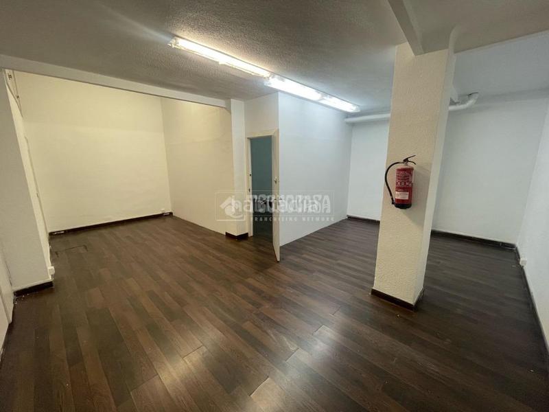 Foto 9869428b-344f-45b9-9cea-f3e3c74abf50. Local comercial  en venta en Apóstol Santiago Madrid