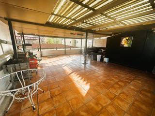 Casa aparellada a Pintores-Ferial. Casa en venta en parla