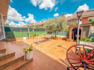 Doppelhaus in Pintores-Ferial. Casa en venta en parla