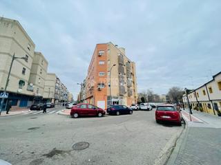Aparcament cotxe a Villayuventus-Renfe. Boxplaza de garaje en venta en parla