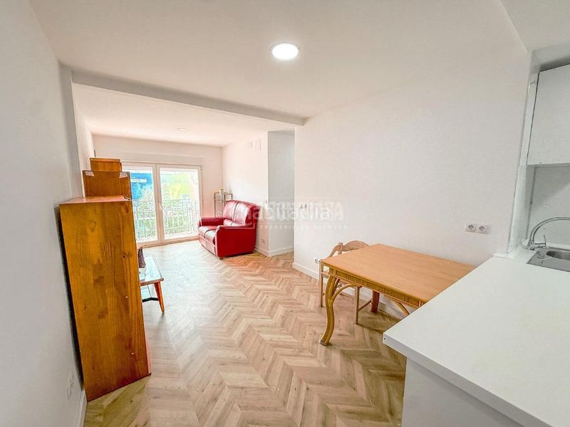 Foto 4f8b506e-894e-441b-af71-0ff2392b0799. Pis a Pintores-Ferial Parla