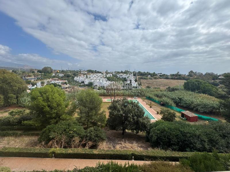 Foto 92a577a9-1be2-4214-8149-ae7a731521ad. Piso  en venta en Los Llanos Estepona