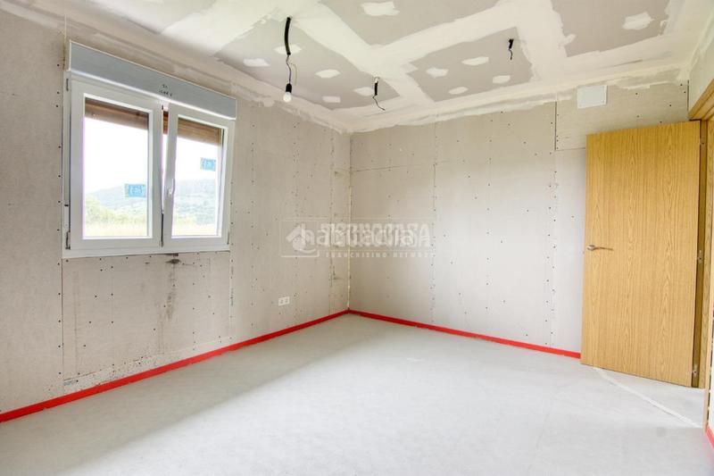 Foto a7c9ebf3-29ff-46fb-8c9b-f7758043a7da. Casa  en venta en Marina de Cudeyo