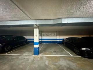 Aparcament cotxe a Alisal - San Román. Boxplaza de garaje en venta en santander