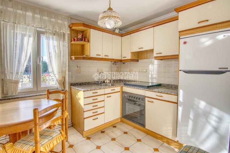 Foto 6441038c-a41c-4448-9395-0b9dc43f0df2. Casa amb calefacció aparcament a Alisal - San Román Santander