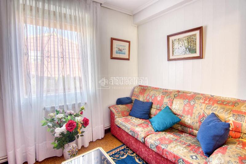 Foto bcaa2b42-3e8f-49b2-94df-7229f1938b53. Casa amb calefacció aparcament a Alisal - San Román Santander