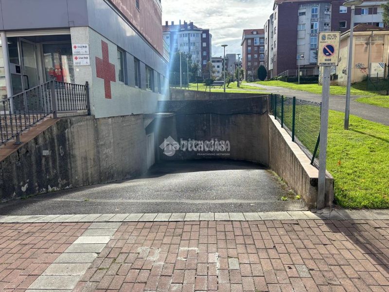 Foto a6482f86-f0c1-471b-a00b-d9da5f275891. Aparcament cotxe a Alisal - San Román Santander