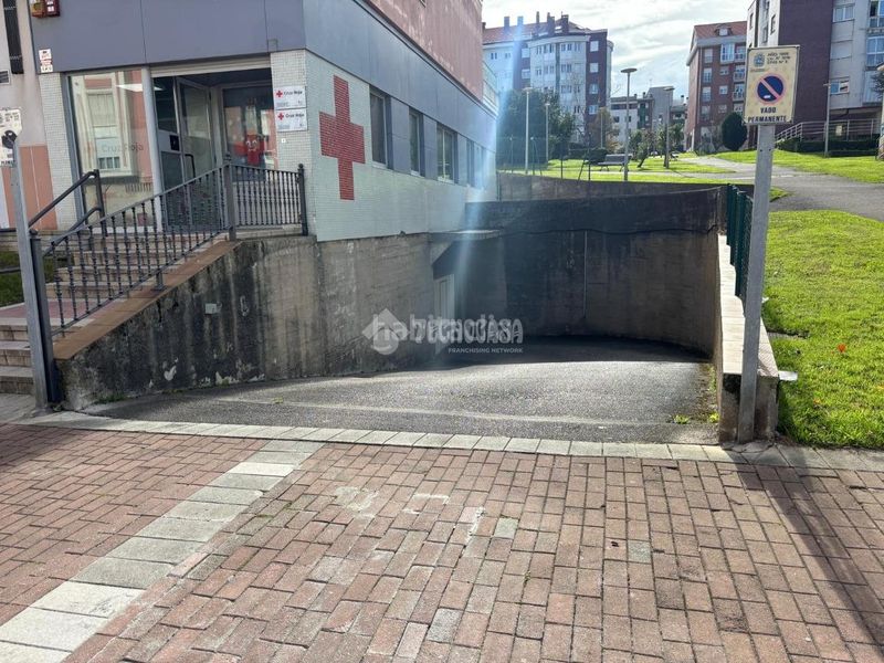 Foto e25750ac-aaf0-4236-8146-9ff011659e1e. Aparcament cotxe a Alisal - San Román Santander