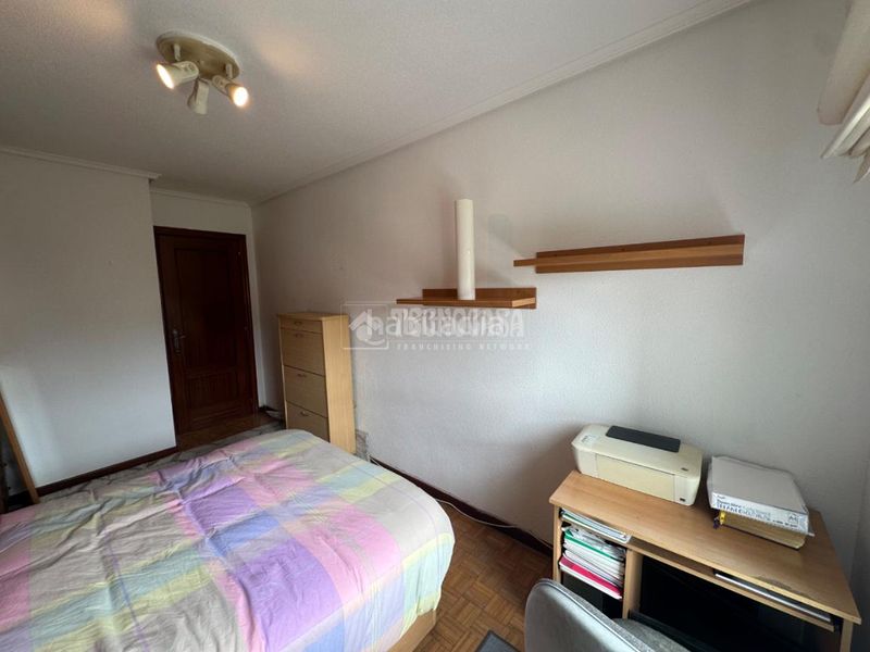 Foto b0c21654-7969-42df-a23f-e44ab4724947. Pis amb calefacció aparcament a Alisal - San Román Santander