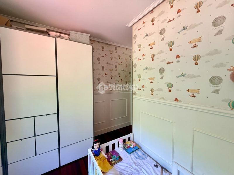 Foto 0e969ff6-4c0b-4f81-ab4a-f32fbd9c0784. Casa aparellada amb aparcament piscina a Samano Castro - Urdiales
