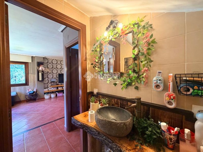 Foto 4a0ca7e7-c5e5-4a45-8eda-e068c6af8171. Casa aparellada amb aparcament piscina a Samano Castro - Urdiales