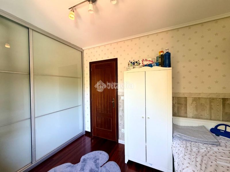 Foto 4c7bd310-c361-496b-bbe2-ab09b4db3cf6. Casa aparellada amb aparcament piscina a Samano Castro - Urdiales