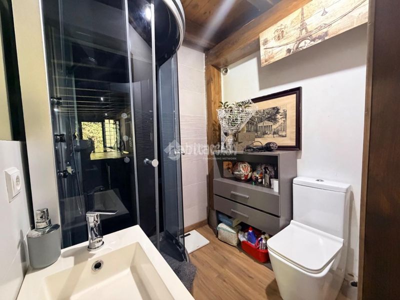 Foto ac467aec-e72d-4cb4-9b89-9c05f9fbede5. Casa aparellada amb aparcament piscina a Samano Castro - Urdiales