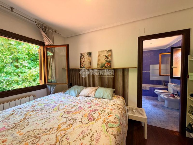 Foto ba2bee7c-40f9-4842-9356-b2aa75f9ef05. Casa aparellada amb aparcament piscina a Samano Castro - Urdiales