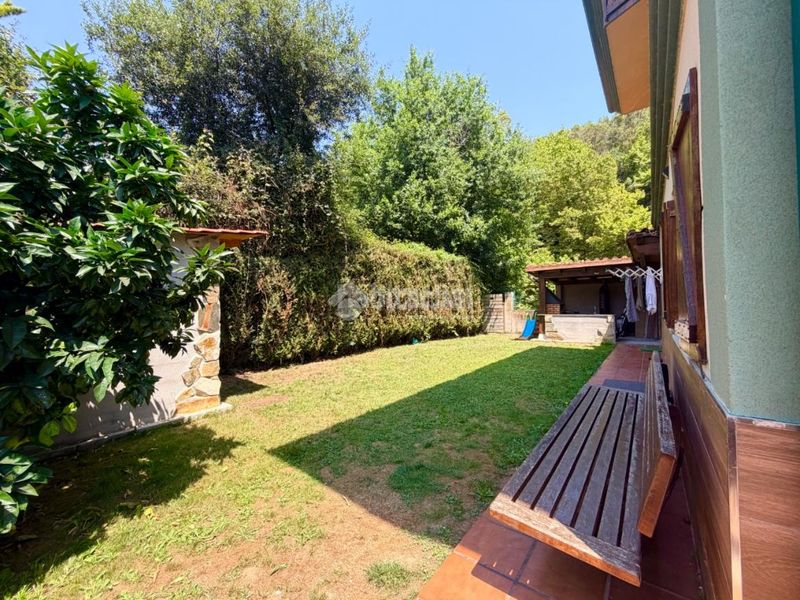 Foto bb050703-7659-43ef-9cdd-a8c7e52942e0. Casa aparellada amb aparcament piscina a Samano Castro - Urdiales