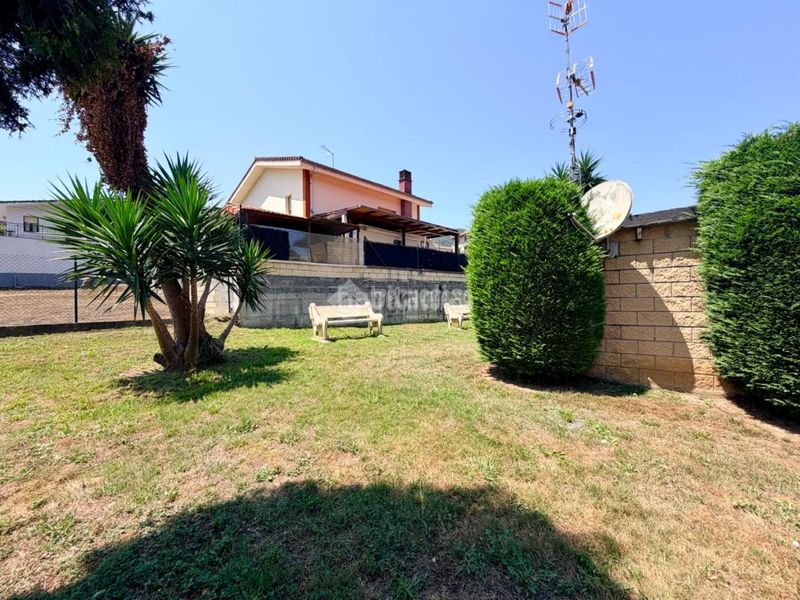 Foto c74adaa5-1663-42c7-838b-4c60c24079b1. Casa aparellada amb aparcament piscina a Samano Castro - Urdiales
