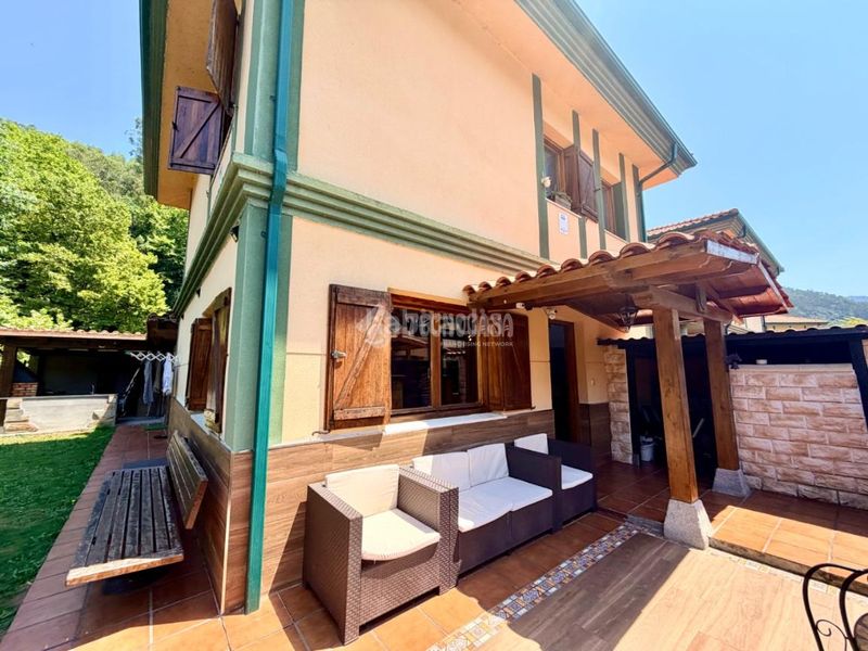 Foto de6c8bb2-cc6f-42c7-ae1a-654897b6bbdb. Casa aparellada amb aparcament piscina a Samano Castro - Urdiales