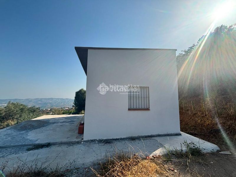 Foto fe4c029c-e7c6-4bb6-86f9-86d2d51fe8c8. Finca rústica a Norte - Barrio del Pilar - El Reñidero Vélez - Málaga
