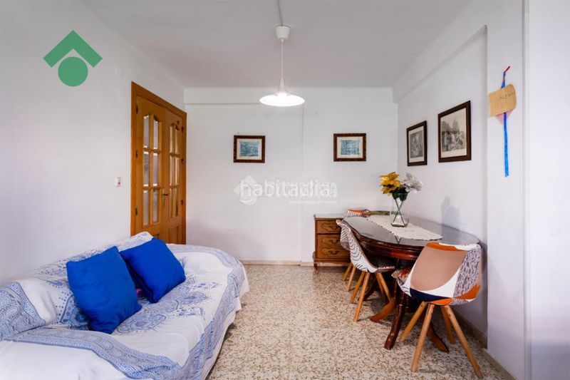 Foto f755fc00-d77c-49d4-a64e-97cfbd7e3aad. Pis a Centro Torre del Mar