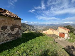 Finca rústica a Sedella. Terrenos en venta en arenas