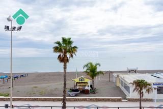 Casa aparellada a Paseo Marítimo de Levante. Casa en venta en torre del mar