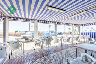 Local commercial à Paseo Marítimo de Levante. Local comercial en venta en torre del mar