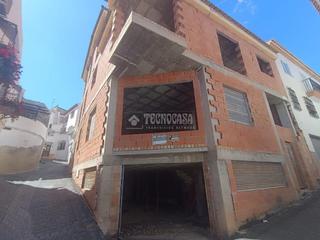 Edifici a Benamocarra. Edificio en venta en benamocarra