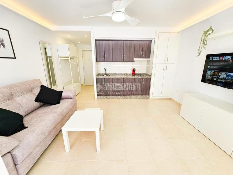 Foto 287c3ad7-4bad-4ef4-a9aa-21aa30d58f64. Estudio piso en venta en Paseo Marítimo de Levante Torre del Mar