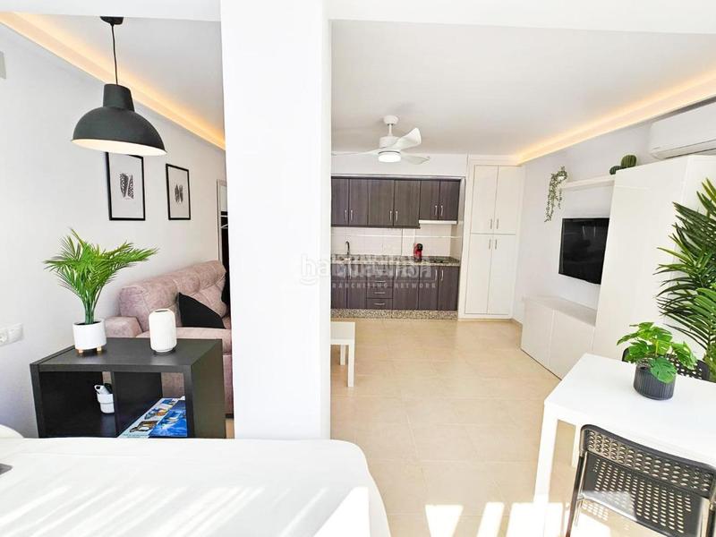 Foto 9fbc4f79-9441-4cf8-99fc-4d81c8386bfb. Estudio piso en venta en Paseo Marítimo de Levante Torre del Mar