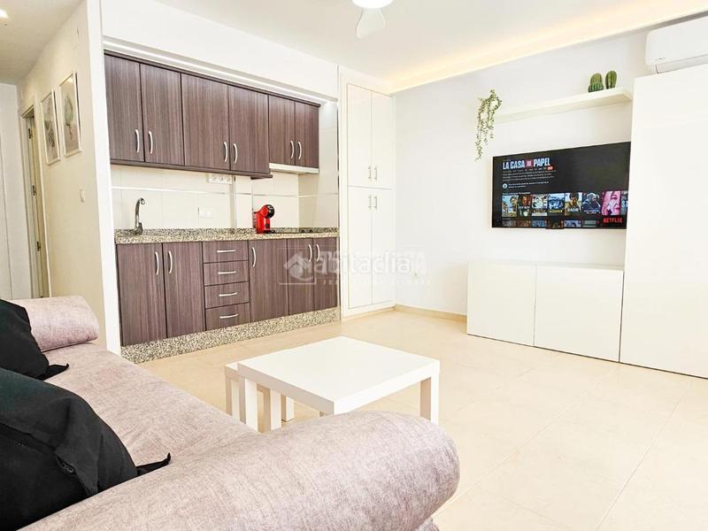 Foto c5e052ee-b092-4ed4-a15c-a8bcb79d28db. Estudio piso en venta en Paseo Marítimo de Levante Torre del Mar